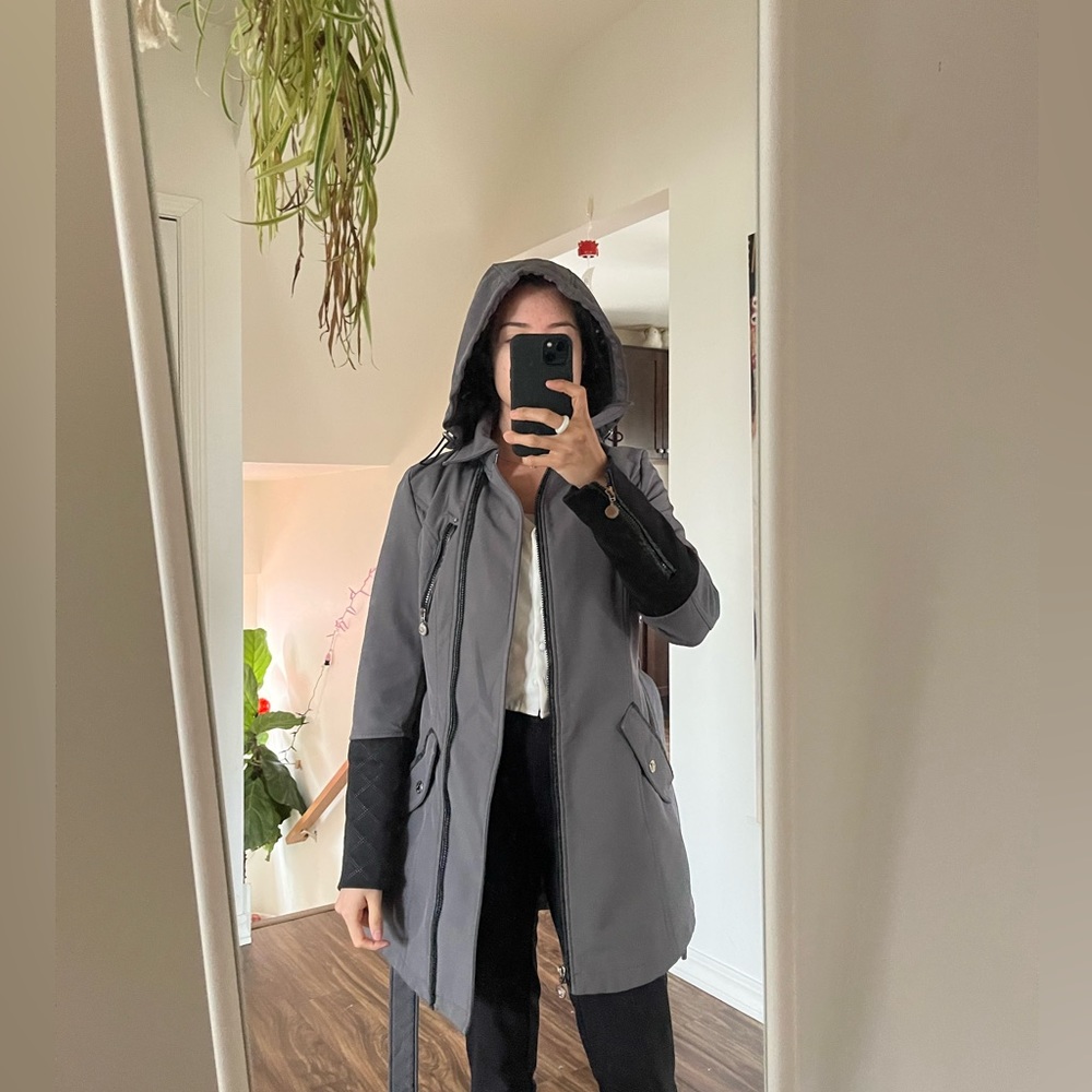 Betsey Johnson Rain coat